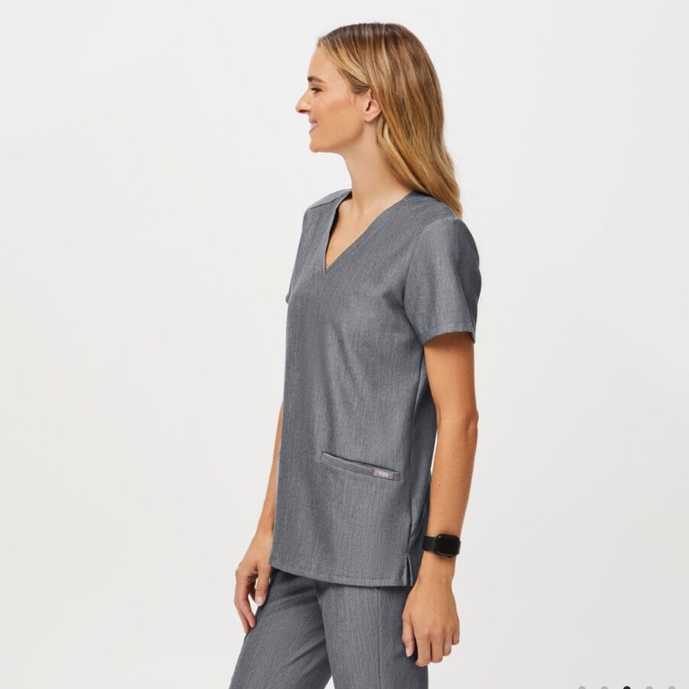 ‼️SALE - Wear Figs Women’s Small Graphite Scrub Top.